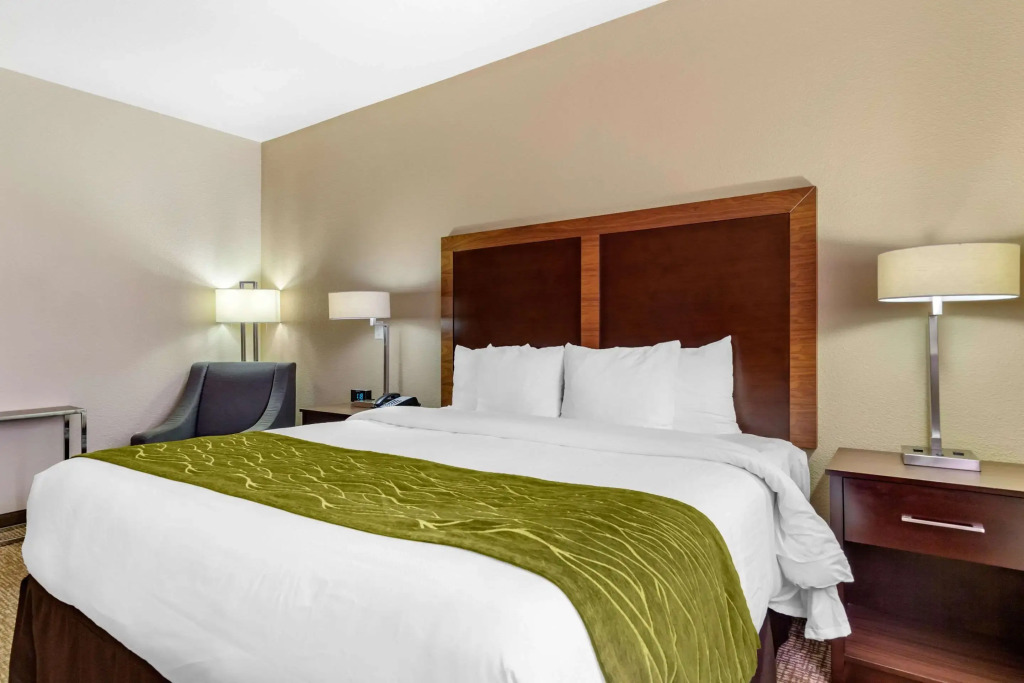 Comfort Inn & Suites Lakeside