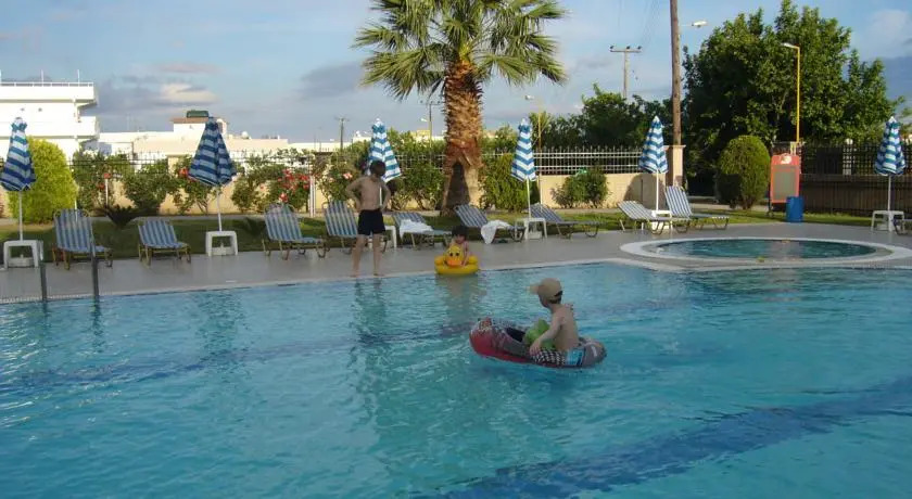 Royal Rose Studios & Apartments