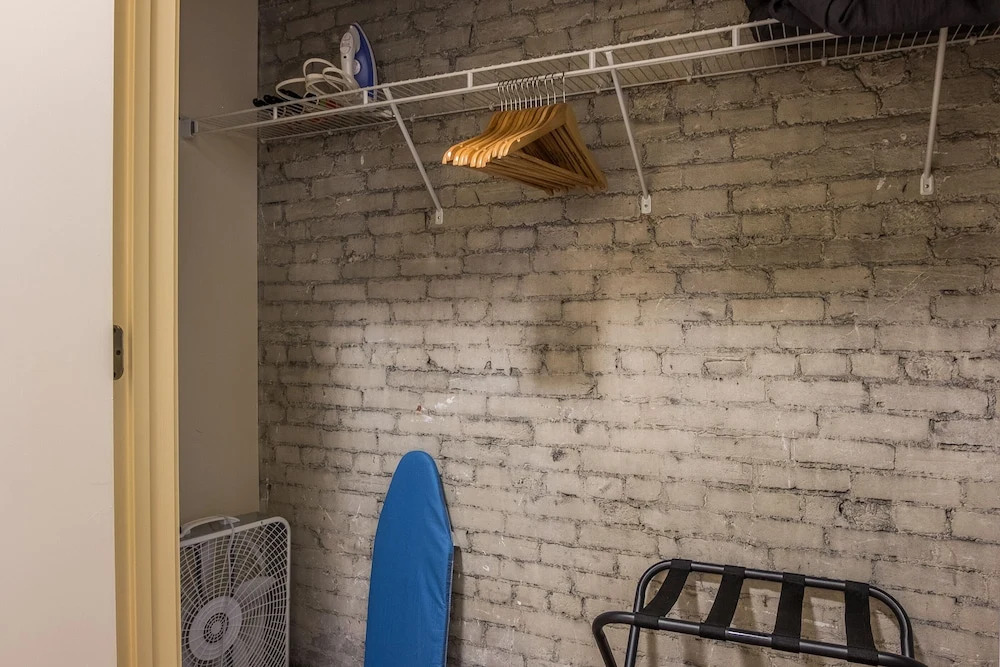 High-Rise Downtown Apts by Frontdesk