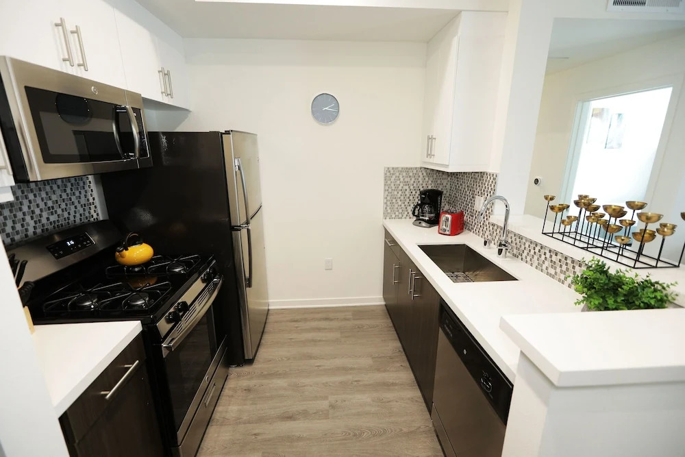 Hollywood Walk Residences