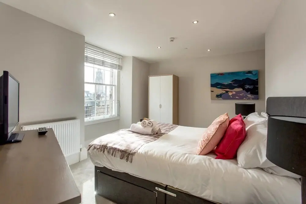 Heart of the City Luxury 3 Bedroom Apartment
