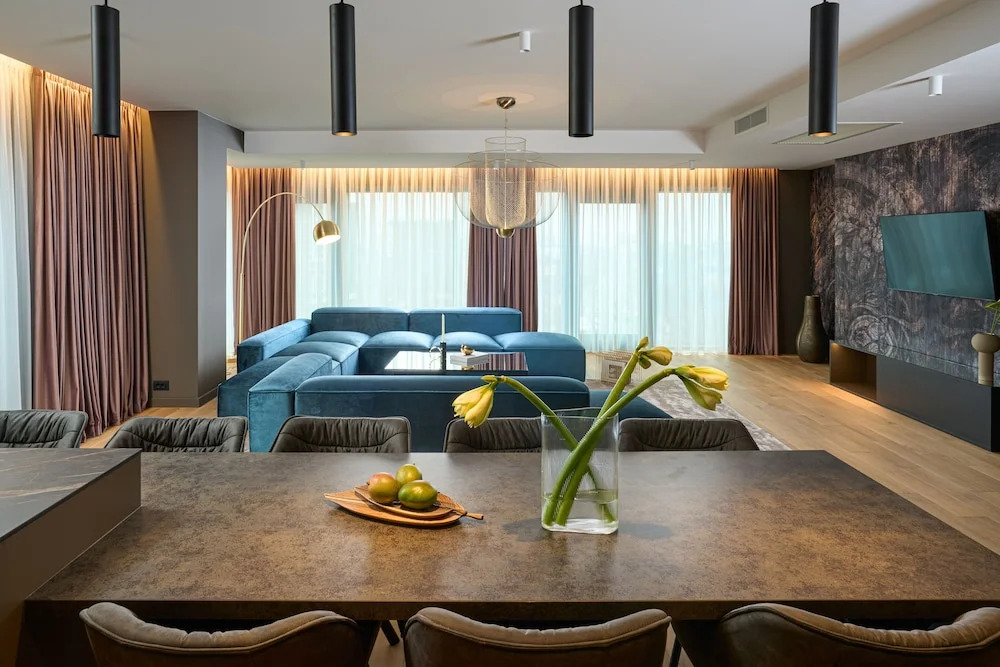 VISIONAPARTMENTS Nicolae Caramfil