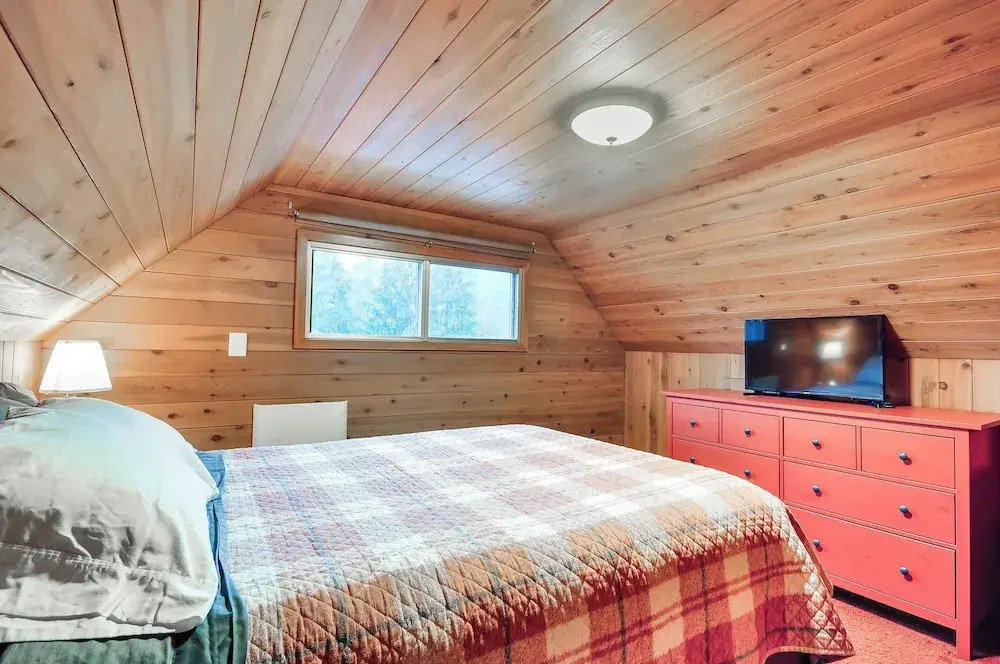Inviting Mt Hood Cabin w/ Porch: 1 Mi to Skibowl!