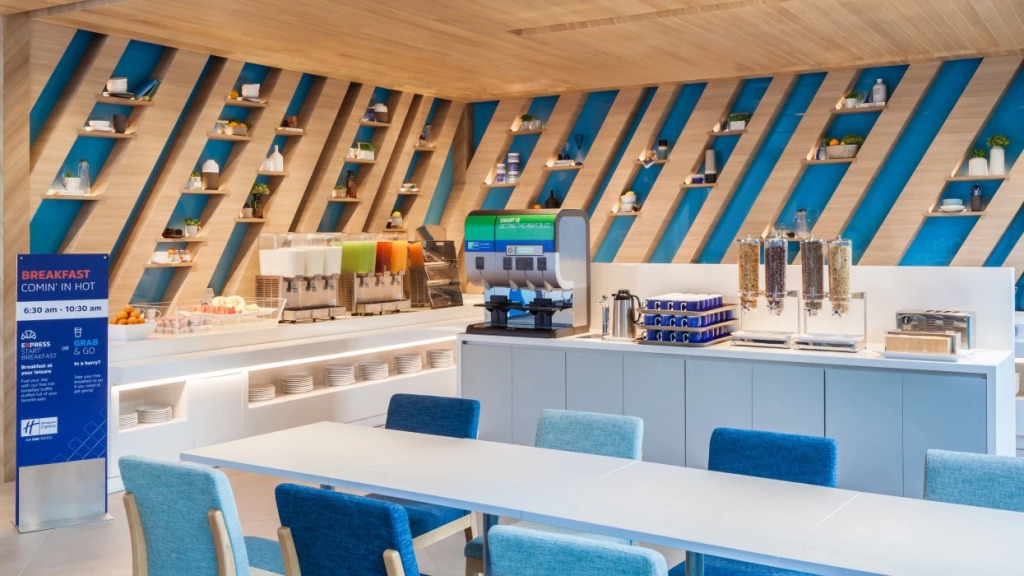 Holiday Inn Express Bangkok Soi Soonvijai by IHG