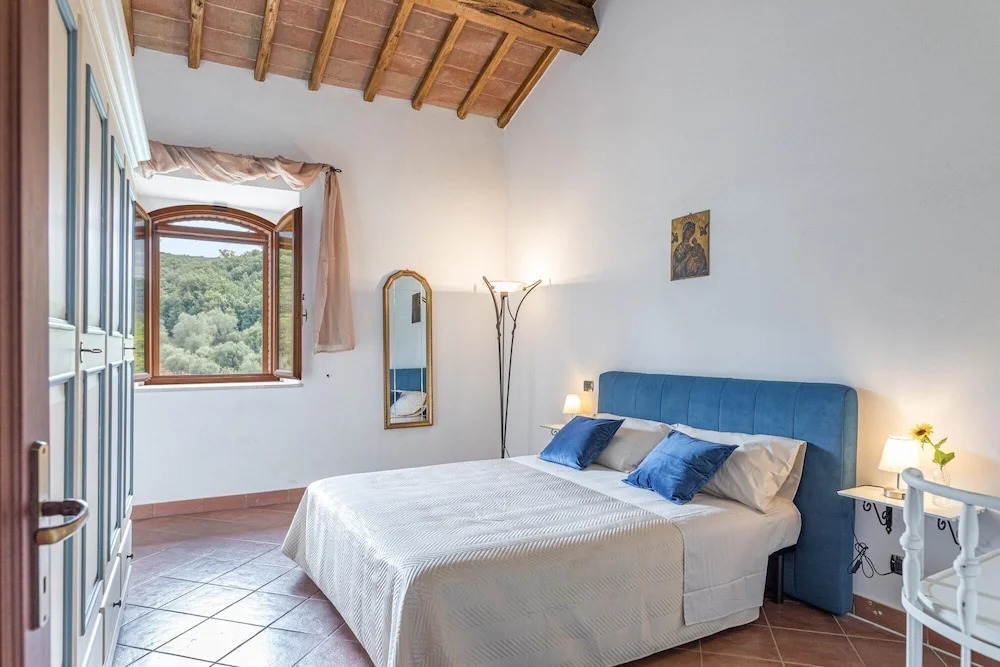 PODERE MONTIONI 6&2, Emma Villas