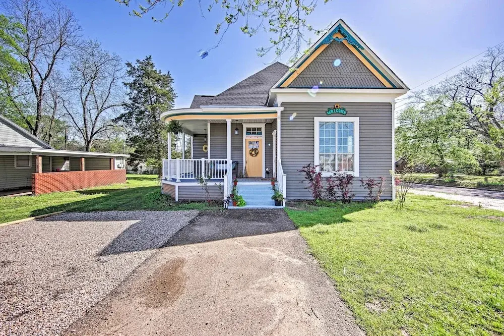 Renovated 'carnegie Cottage' - Walk to Dtwn!