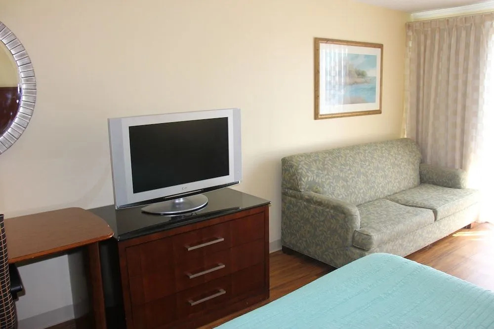Seaside Inn & Suites