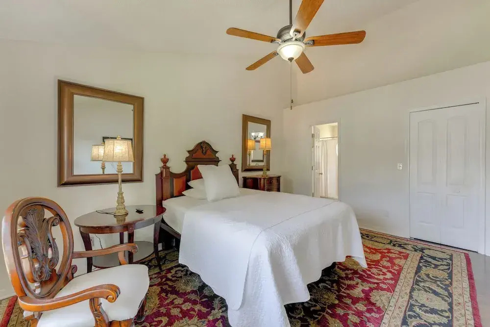 8 Mi to Disney: Resort-style Condo w/ Pool Access