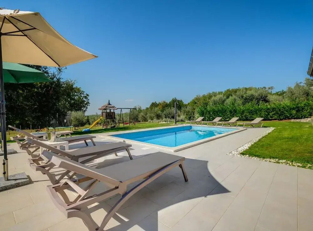 Villa in Srebrni i with Pool near Marea Beach