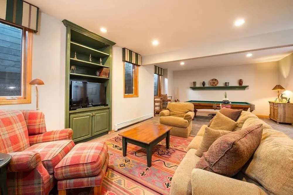 50 Dakota Park 4 Br Townhouse by RedAwning