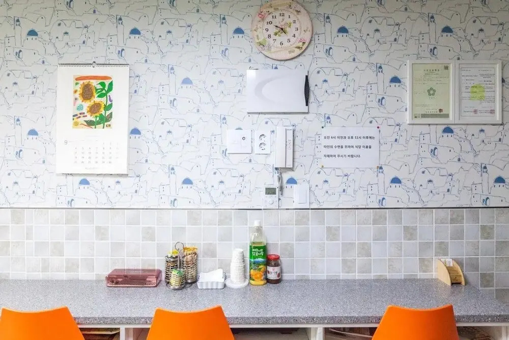 Edel Guesthouse - Hostel