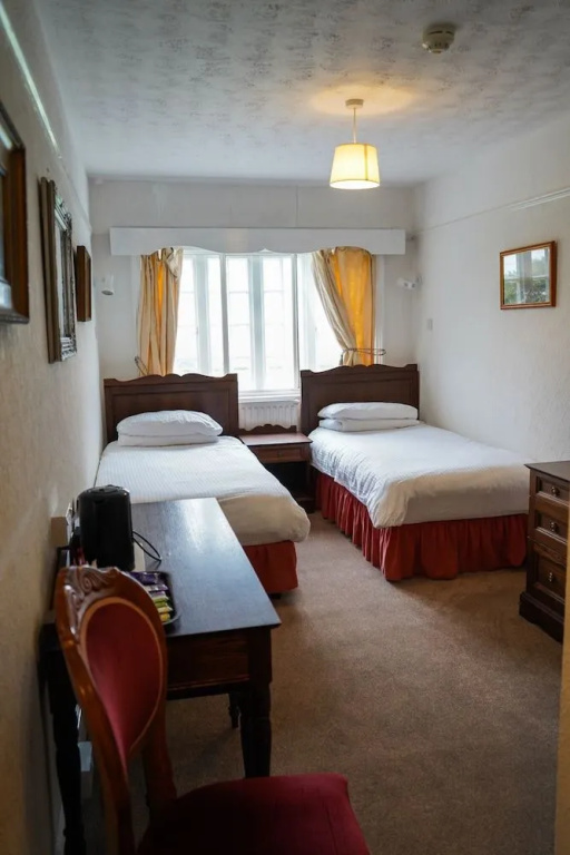 Fox & Hounds Hotel