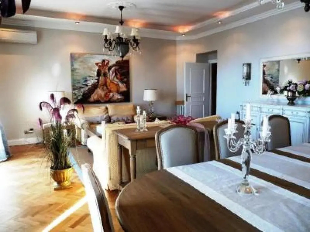 Charming 2 Bedroom apt in Central Cannes Walking Distance to Beaches Croisette and the Palais - 678