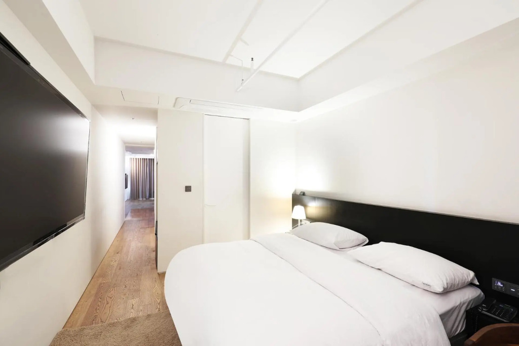 Hotel 498