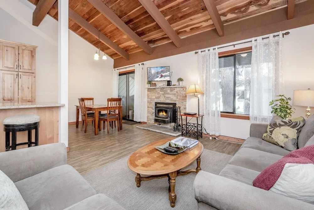 New Listing! Horizons 4 W/ Pool & Hot Tub 1 Bedroom Condo