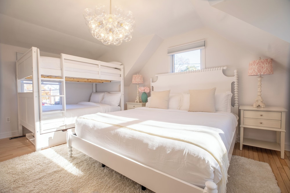 Renovated Cape Near Beach with Fire Pit