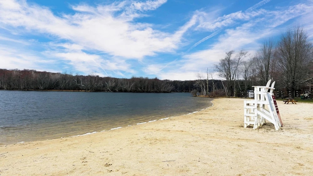 Evergreen Lodge by Avantstay Poconos Lake Cabin + Fireplace + Large Deck + Near Jack Frost & Kalahari