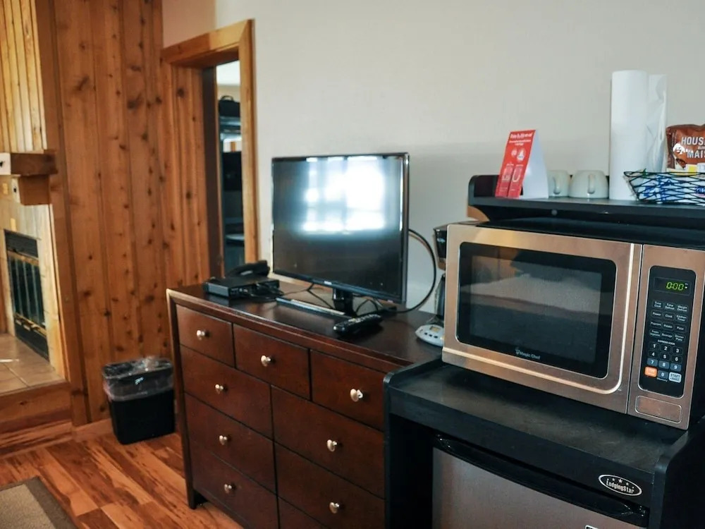 Getaway The Meadows 228a Hotel Style - Sleeps 4 Studio Bedroom Condo