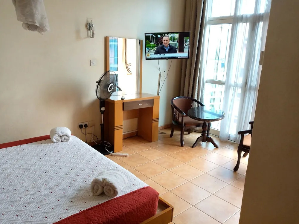 DOUBLE FIVE HOTEL