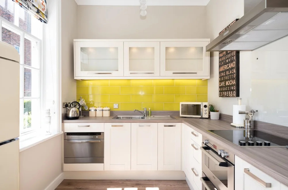 Stunning 1BR Apartment in Central York W/parking