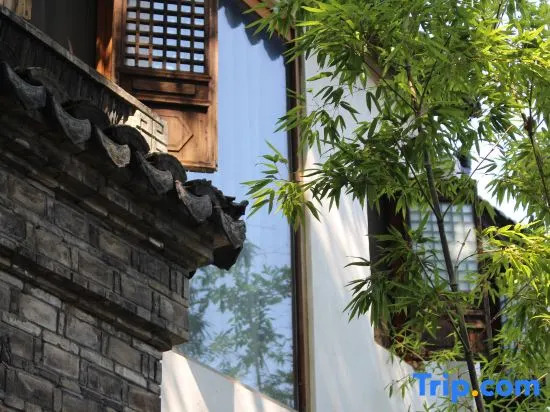 Yueshang Zen Space Homestay (Tongli Ancient Town Branch)