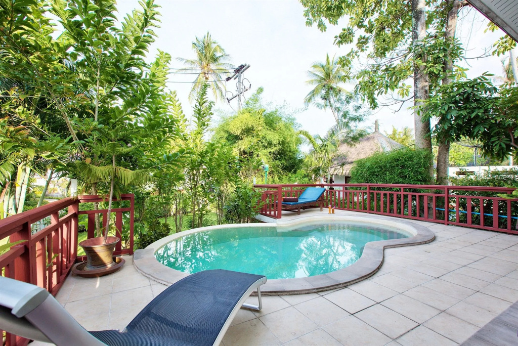 The Cosy Maenam Beach Resort