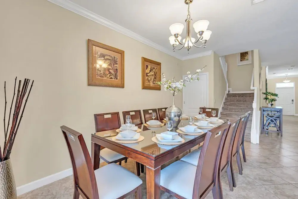 Warm and Inviting Family Villa! Themed Rooms, Movie Room and Upstairs Entertainment Loft