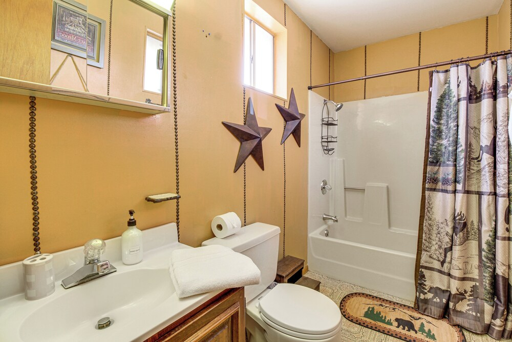 Ski, Hike & Relax: Forest-view Haven in Lakeside!