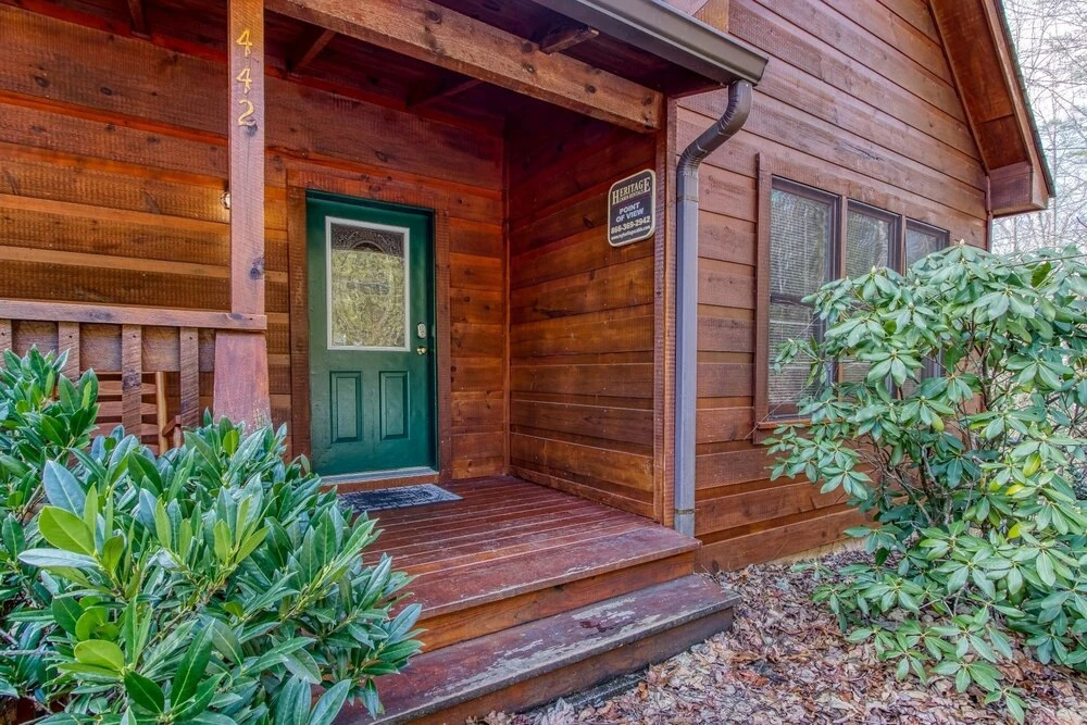 Point Of View - Spacious 2 Bedroom With a Loft Just off Glades Road 2 Cabin by RedAwning