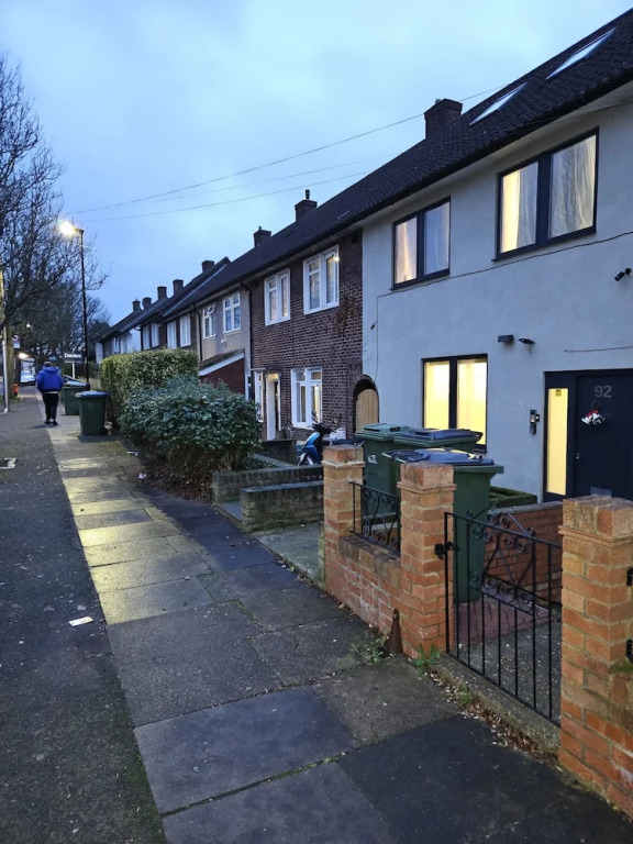 1 Bed Flat - Sleeps 2 - Pets - Garden - Parking