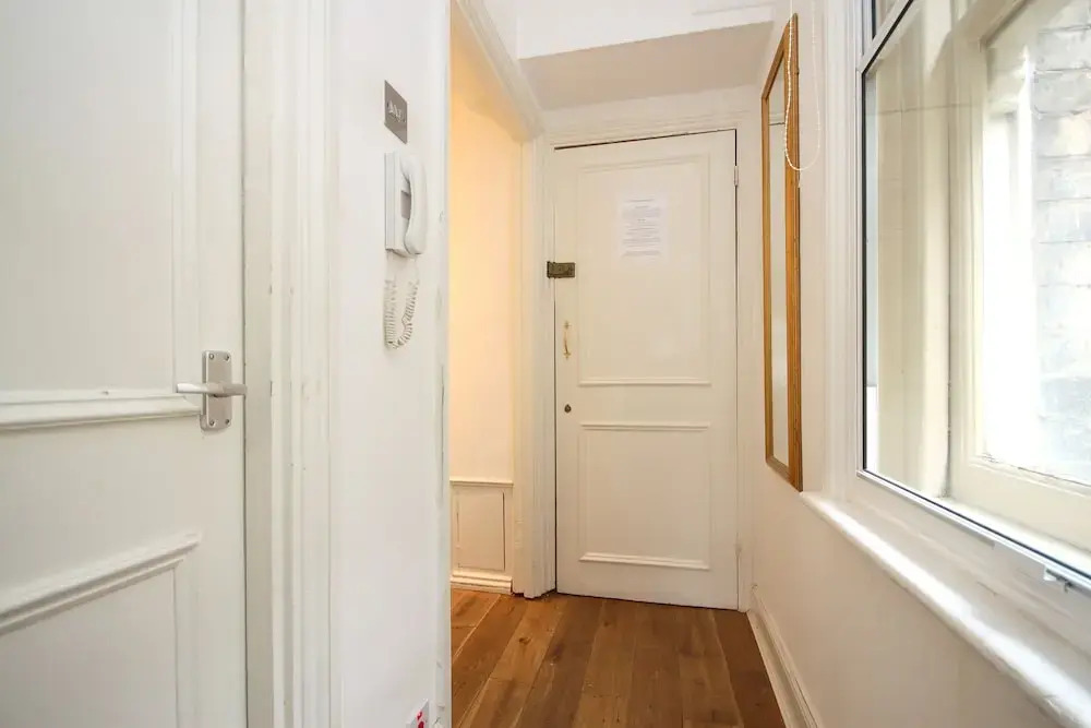 Cosy Central Soho City Studio Apartment