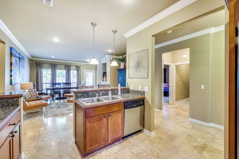 Spacious Family Home 3 Mi to Downtown Fayetteville