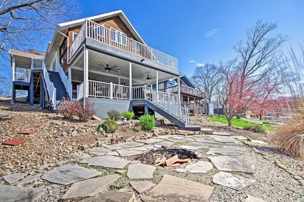 Boat Dock, Lake-view Decks! Ozarks Reunion Retreat