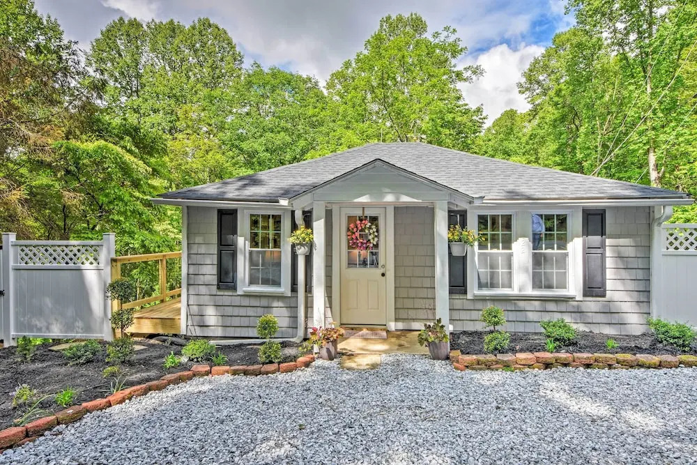 3 Mi to Downtown: Renovated Highlands Cottage
