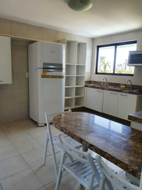 Apartamento FAMILIAR com 4 SUITES