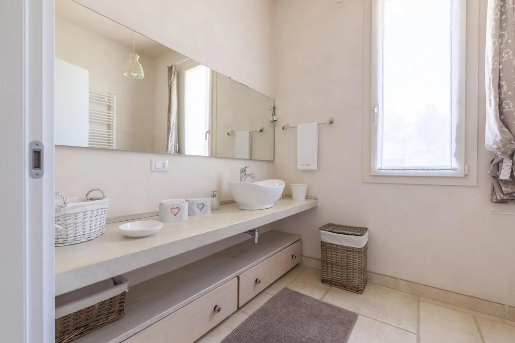 Exclusive Villa Reginella with large garden and private pool just a few minutes from the center of L-Villa Reginella