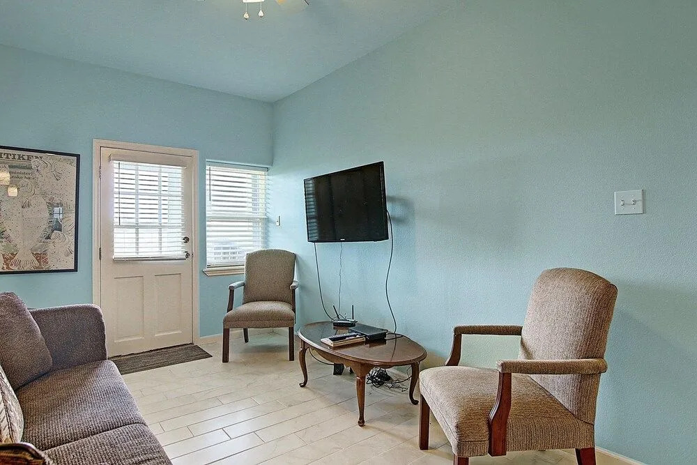 Captain's Quarters 1 Bedroom Condo by Redawning