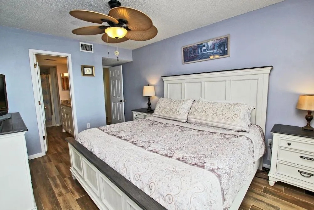 Ocean House 1904 2 Bedroom Condo by RedAwning