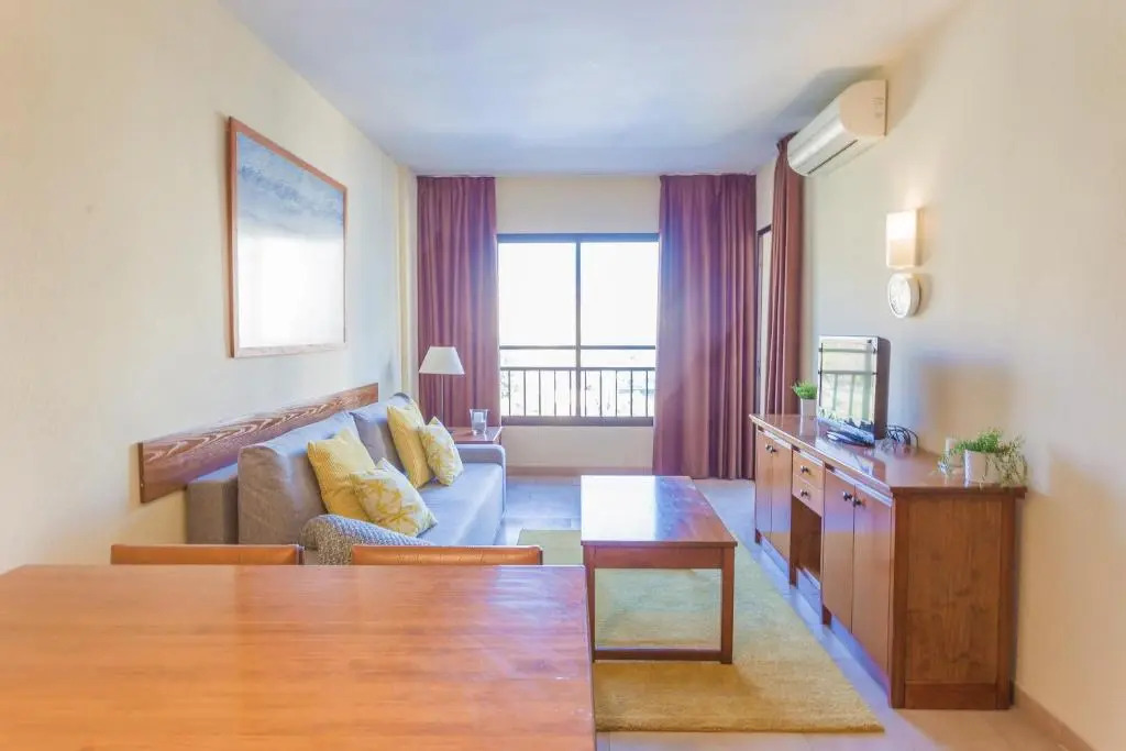 ☆Beachfront 1br Ronda 4 - Ac/Wifi/Pool