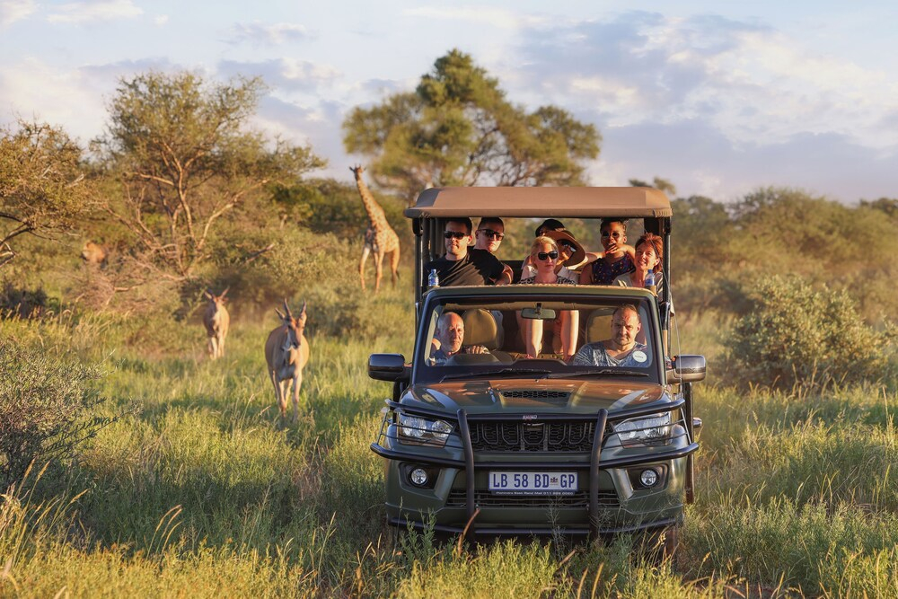 Naka Luxury Safari Lodge