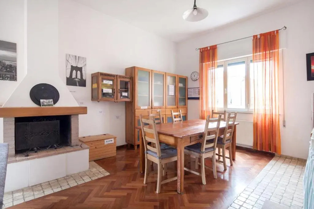 4 Bedrooms Flat Next To Station