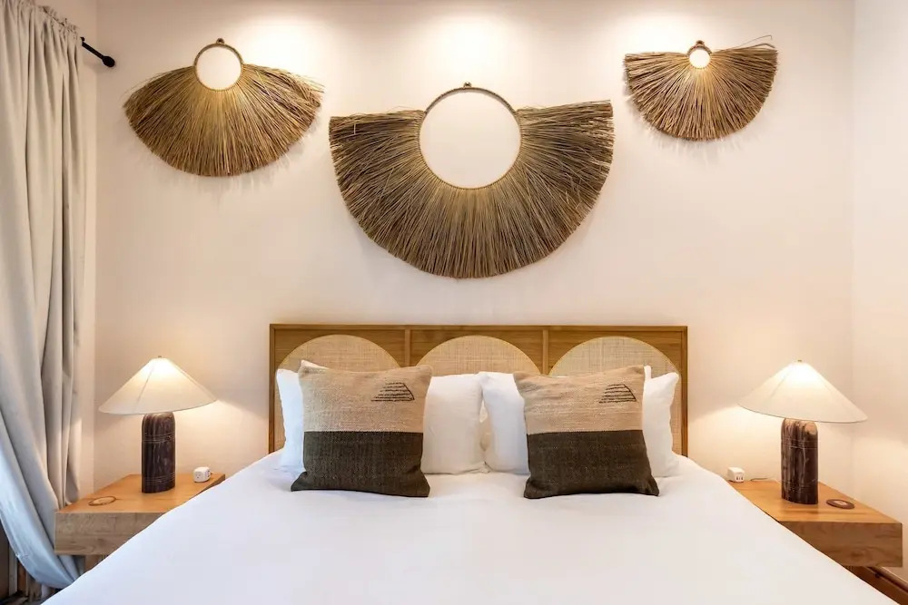 LUX - Historic Tennis Club Enclave - King Beds