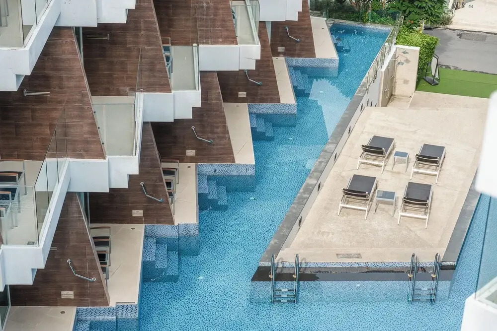 Ocean Breeze1BR Steps from the Sea C244