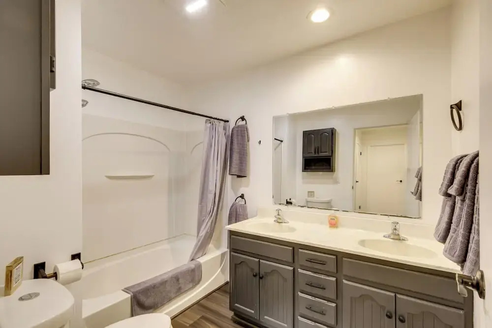 1 Mi to Freer Field: Ashland Home w/ Yard!