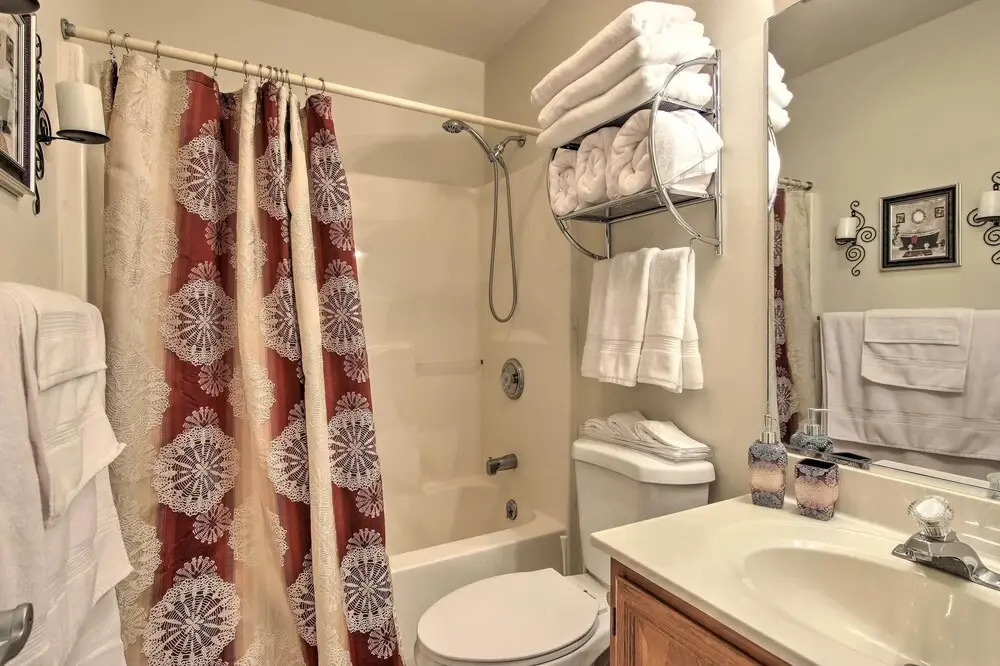 Pool Access, Deck & Grill: Ocean Pines Getaway