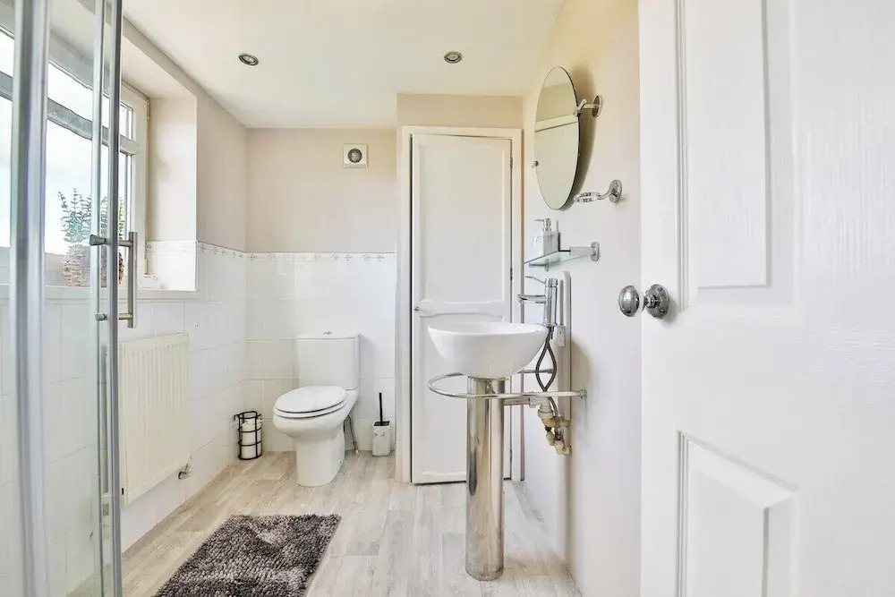 Spacious 3 Bed Home With Pool Table
