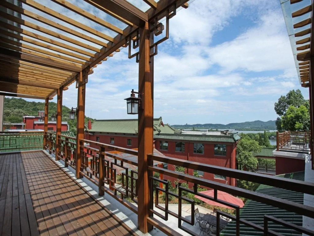 Huabei Hotel on West Lake