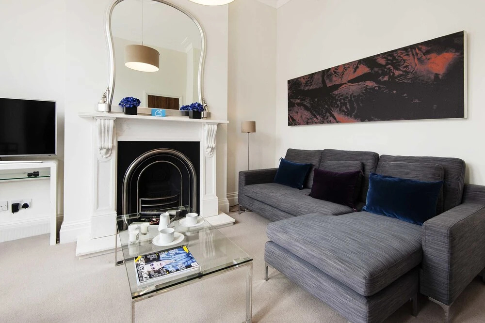 The Bright Airlie Gardens Apartment - DMG