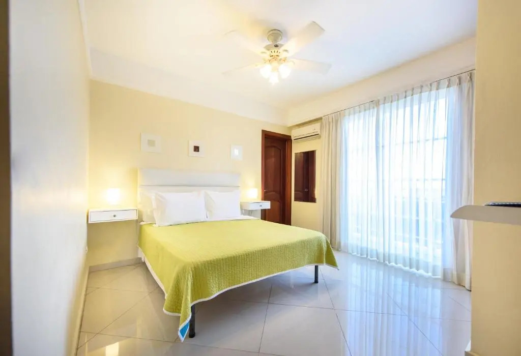 Hotel Shakey