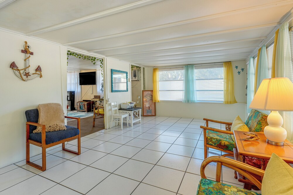 Sun & Sand in St Pete! Family Home w/ Tiki Bar